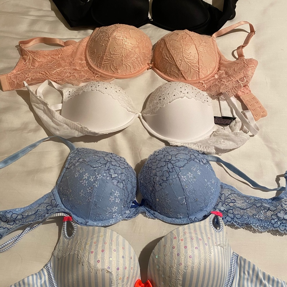5 bras Victoria’s Secret size 36C